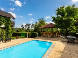 Family Cottage with Private Pool, Beach Bar & Sports Field