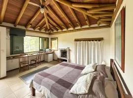 Chalé p/ casal com lareira, sauna e piscina