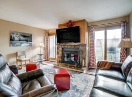 Silverthorne Condo: New Pool & Hot Tub + Fireplace, hotel v destinácii Silverthorne