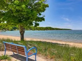 Downtown Beulah Pet-Friendly Apt Near Lake & Shops