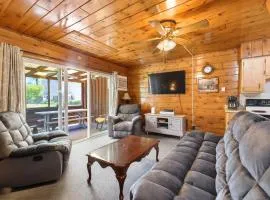 Chalet #56 Screened Porch Pool & Resort Amenities