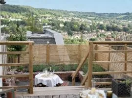 Georgian flat - 2-beds with balcony & views