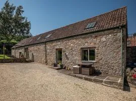 Cosy Barn Conversion with Patio & Private Parking