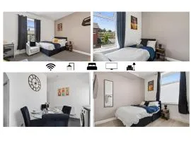 Unique 3 Bedrooms, 3 Ensuite, FREE WiFi, Private Parking