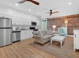 River Room Getaway on Front Street - Suite C apts