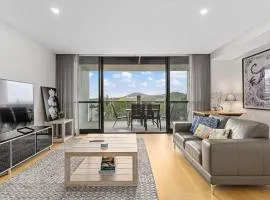 Kingston Lakefront Modern 2bed 2Bath w Parking