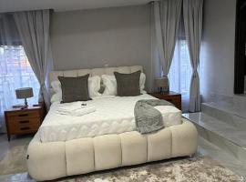 The Hill Manor, hotel i Ndola