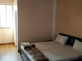 Adharshila hotel & Dormitory, готель у місті Shahdol