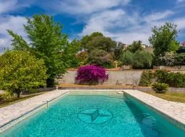 Modern Holiday Home Pool & Wifi