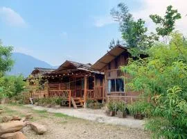 Nhà Gỗ Cạnh Suối