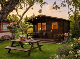 Cozy Summer House with Free Parking near Town Center & Beach, hotel a Kuressaare