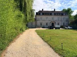 Entire Apartment in an 18th-Century Castle with Private Garden