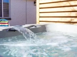 New Hot Tub - Putt Putt - Family Friendly Home