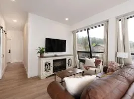 Cozy Condo with Beautiful View of Evergreen