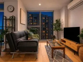 2BR Urban Jungle Escape Walk to Everything