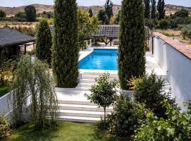 heart & ponie - Retiro Rural Privado con Piscinas, hotel sa Chinchón