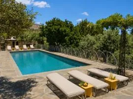 Touchstone Villa - Private Pool, Mountain Views & Luxury Architecture