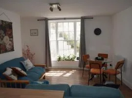 Garden flat seafront Hastings