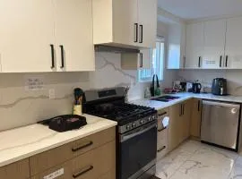 Downtown Vancouver Modern Apartment-10 Min Walk to BC Place, Skytrain, Downtown- Free Parking