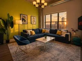 Luxury Cozy 2BR with Optional Parking and Gym Access Near McCormick Place, Lakefront and Soldier Field