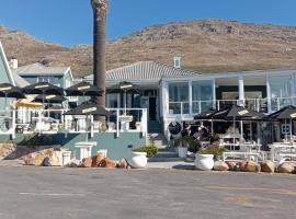 Boulders Beach Hotel, Cafe and Curio shop, hotelli kohteessa Simonʼs Town