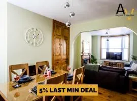 Northampton 2-Bed House Garden - Parking By AV Hughes Properties