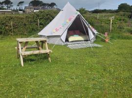 Emilies Bell Tent, ξενοδοχείο στο Σεντ Άιβς