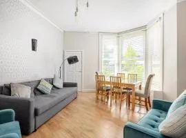 Strawberry One - 3 En-suite Bedrooms - Parking - Harrogate Holiday Apartments