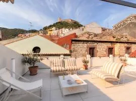 Stunning Rooftop Apartment with Castle View Bosa