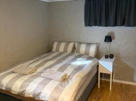 Modern apartment with sleeping space for 4 & parking included, ξενοδοχείο στο Τρόντχαϊμ