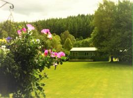 Glen Affric Holiday Park, resort village in Cannich