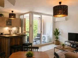 Appartement bord du canal avec piscine et parking couvert