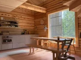 Handcrafted Log Chalet Villa Aarreaitta
