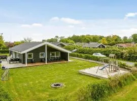 Stunning Home In Juelsminde With Wifi
