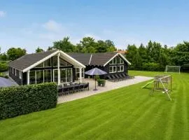 Lovely Home In Tisvildeleje With Sauna