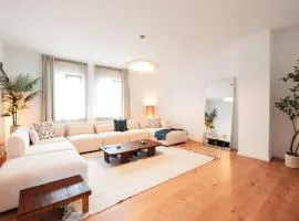 Premium Residence, Stunning Views Overlooking the Central Station & City, Sleeps 18