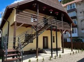 Casa de sub Hășmaș