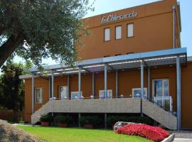 Hotel La Chiesaccia, מלון בקרספלאנו