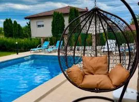 Helena Guest House - Pool & Sea View