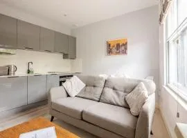 Entire 1 Bed Central Flat - St Albans