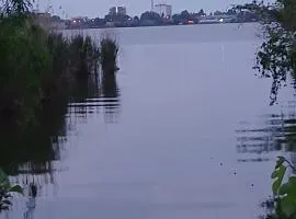 Camere langa Mamaia, Vedere si acces la lac