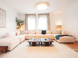 Premium 3BR Apartment, Stunning Views Overlooking the Central Station