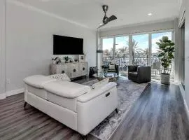 Luxurious 3 Bedroom Condo with Intracoastal Views
