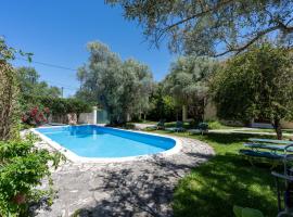 VK Villas, hotel sa Apolpaina