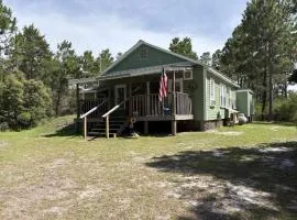 Classic coastal cottage with screened deck hammock & washer&dryer