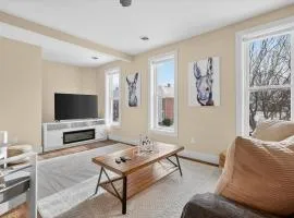 4BR Family Retreat Private Hot Tub 2 Kitchens