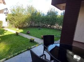 VillaWeb house for 10 pers or more, just 5min drive to the central area of Iasi, hotel din Iaşi