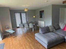 Holiday Home Sleeps 8 with Garden