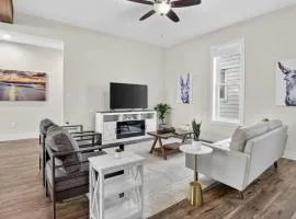 Cozy Duplex Retreat Hot Tub Full Kitchen