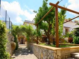 The Lemon Garden Escape